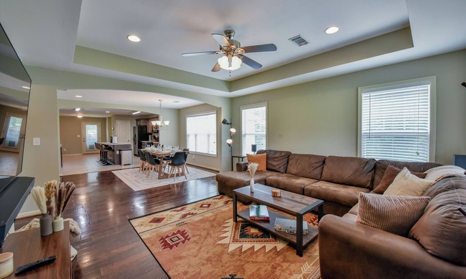 Northport House | Overtime Outpost-Book for 2025 football season and more! Fenced in back-yard!