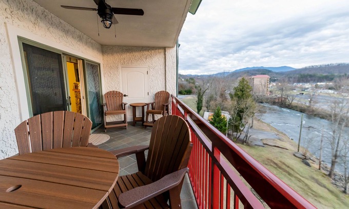 Pigeon Forge Condo | Owner Managed 3 Bedroom Luxury Condo with River View