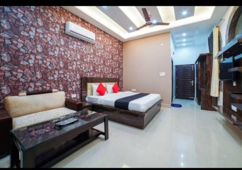 Rudrapur Hotel | Oyo Hotel Corinthians