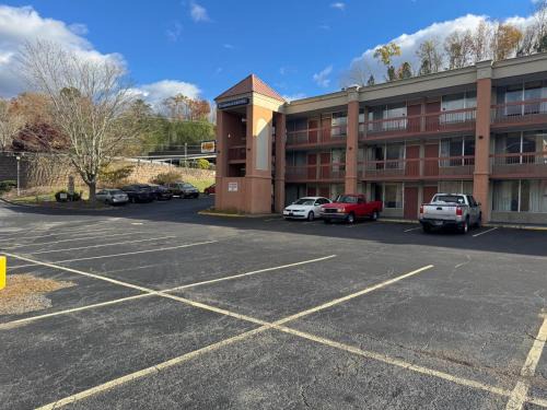 Harriman Hotel | OYO Hotel Harriman near I-40