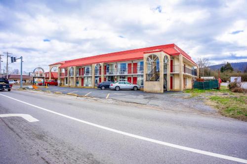 Mountain View Hotel | Ozark Junction mountain view by OYO