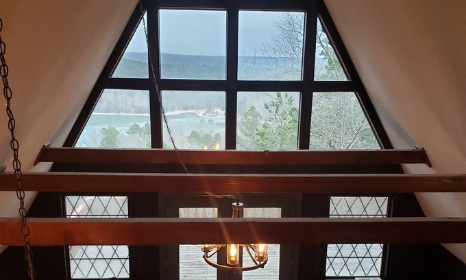 Eminence Cabin | Ozark Oasis 3 B/3 B in Eminence with Spectacular View!