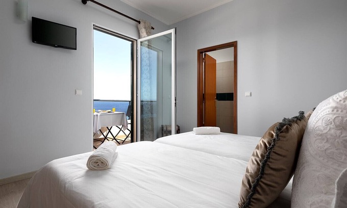 Porto Moniz Bed & Breakfast | Pérola Views Inn - Suite by Madeira Sun Travel