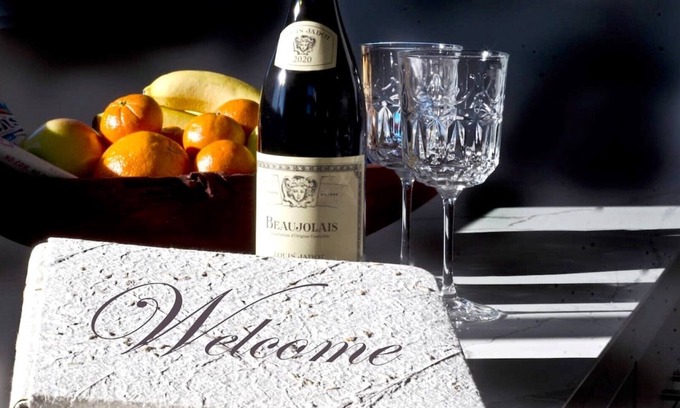 Crown Point House | PACIFIC BEACH - Entire Upscale Guesthouse - 1 block to the beach - own garage.