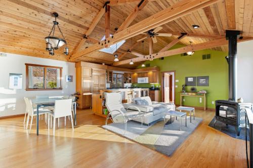 Philo Villa | Pacific Bliss