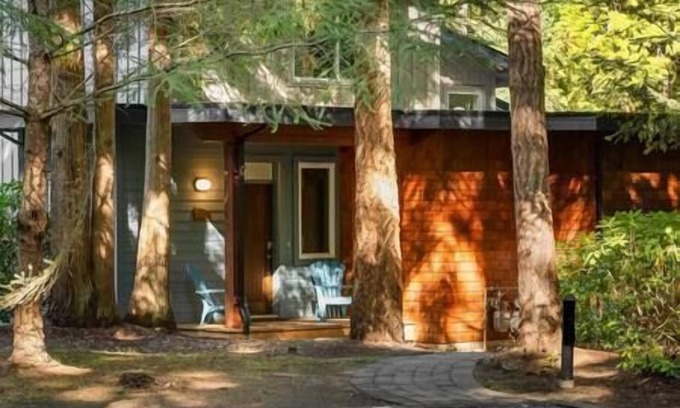 Regional District of Nanaimo House | Pacific Forest Beach House