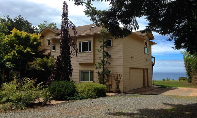 Westhaven-Moonstone House | Pacific Overlook: Private, Spacious Home With Panoramic Ocean View