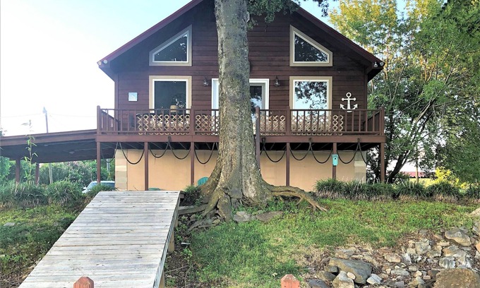 Counce Cabin | Paddlefish on the Tennessee River