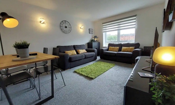 Paisley Apartment | Paisley Panda Flat Central UWS GLA Glasgow Airport