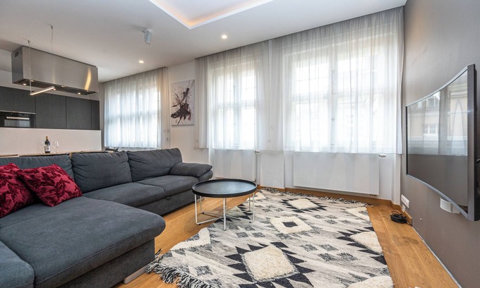 Josefov Apartment | Palace Dlouha Old Town apt with terrace & parking