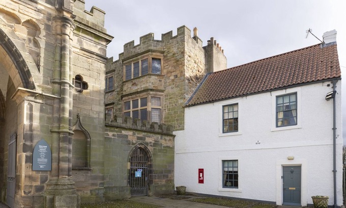 North Bitchburn House | Palace Garden Cottage - Sleeping 6 Guests in 3 Bedrooms