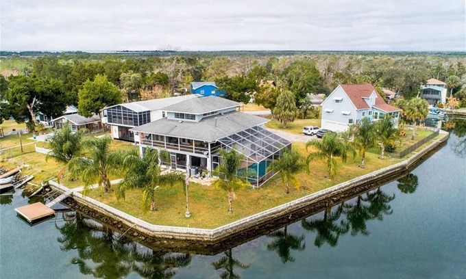 Weeki Wachee Gardens House | PALM CREEK GETAWAY spring meets gulf+pool & spa