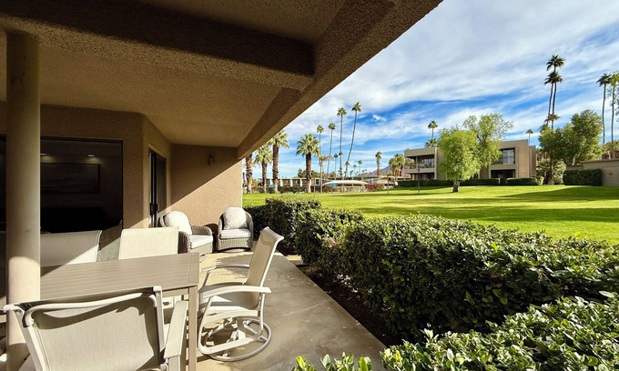 Palm Desert Condo | Palm Desert 2BR Condo at Shadow Mountain! Pools, Golf, Walk to El Paseo