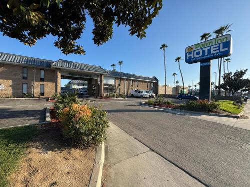 La Sierra Hotel | Palm Inn Hotel near Tyler Mall Riverside