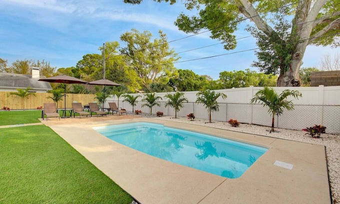 South Pinellas Community Council Apartment | Palm Oasis 2/2 Serene Backyard Private Poolside