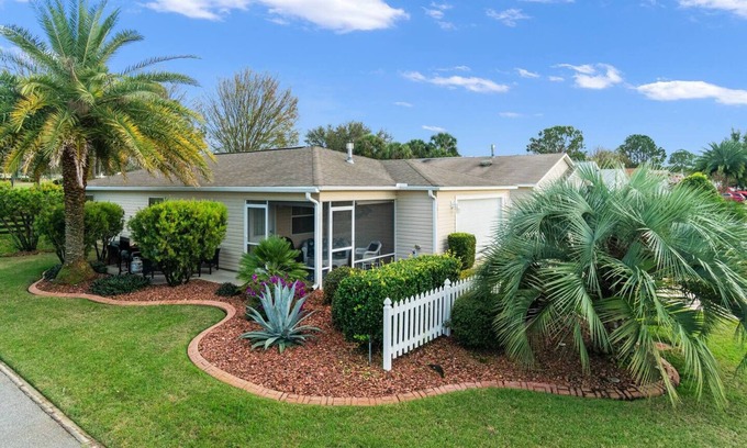 Liberty Park Villa | PALM-tastic dog friendly OASIS w/golf cart