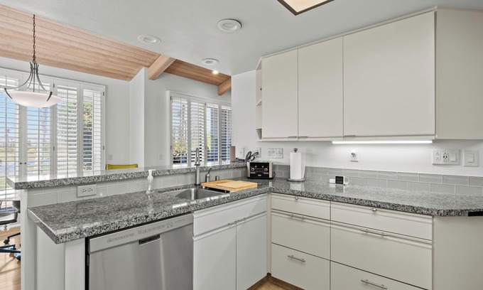 Palm Desert Condo | Palm Valley CC - Platinum Membership-Modern condo on the 9th Fairway! Sweet Pea