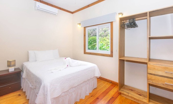 Gibson Bight Condo | Palm View – Modern Spacious Condo in West End area