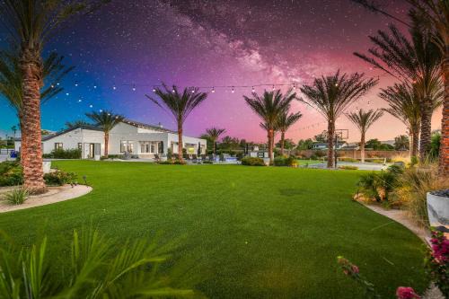 Bermuda Dunes House | Palm Villa- Luxury 7 Bed, Pickleball, Volleyball, Golf