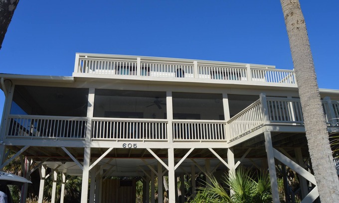 Edisto Island House | PALMETTO BOULEVARD, EASILY ACCOMMODATES 2 FAMILIES, STEPS FROM THE BEACH!