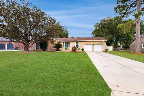 Goose Creek House | Palmetto Charm Oasis