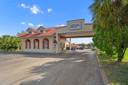 Lake City Hotel | Palms Garden Inn