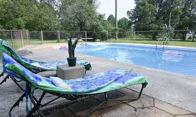 Covington Bed & Breakfast | “Palms & Paradise” The perfect vacation home 🌴