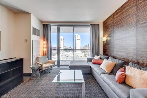 Las Vegas Apartment | Palms Studio 23319 View & Balcony