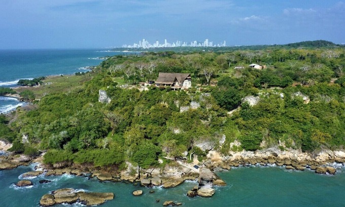 Tierra Bomba Island Cabin | PAMADUIH - Cabin on the Ocean Cliff