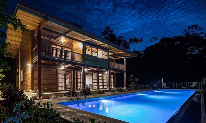 Punta Uva Ski Chalet | Panorama Verde – 3BR Luxury Villa Infinity Pool, A/C & Trails