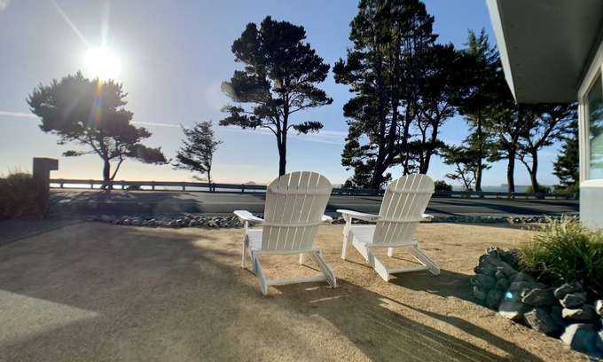 Crescent City North House | Panoramic Ocean Front View