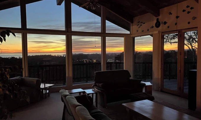 Aptos House | Panoramic Ocean Views - in Private Sanctuary