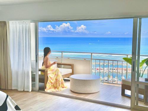Waikiki Apartment | Panoramic Oceanview Resort - Full Kitchen in Each Unit, 2 Swimming Pools, Onsite Restaurants, Fireworks Every Friday