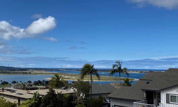 Bay Park House | Panoramic views of Mission Bay - now with AC, Jacuzzi & updated master bath