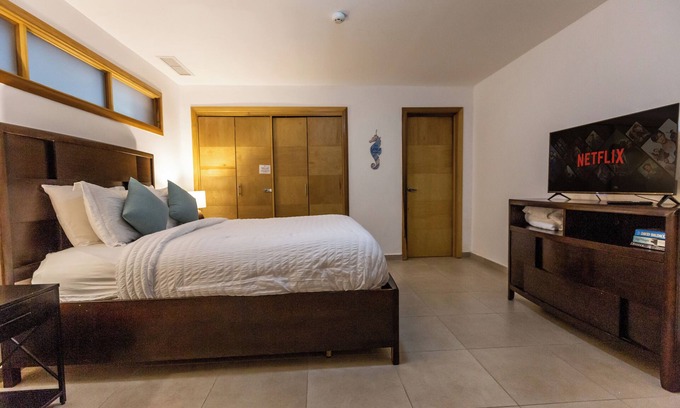 Villas Del Mar Apartment | PanoramicView| Beachfront| Fast WiFi| FullKitchen