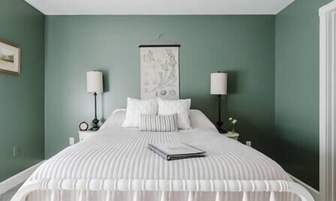 Huntington Mills Bed & Breakfast | Paper Mill Pines Bed and Breakfast: The Sequoia Room
