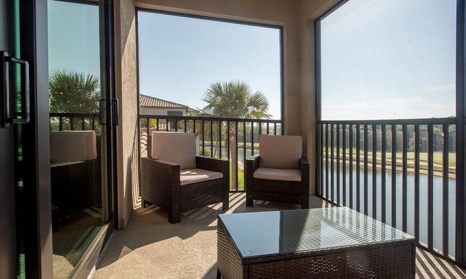 Braden River Condo | Par-Tees - Fancy 2/bed, 2 bath on the 4th Floor with Lake and Green View