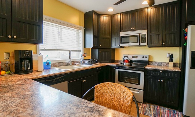 Monticello Cottage | Paradise Cove Lake front Cottage 5 with Boat Docks