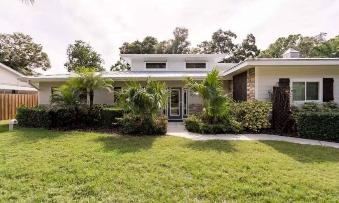 Sarasota Springs House | Paradise Getaway | Heated Pool + Outdoor Kitchen!