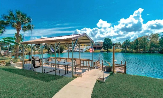 Spring Hill House | Paradise! GolfCartRental/Paddleboat/Kayak/Fish/Swim