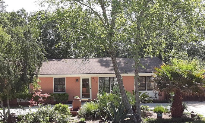 Ocean Springs House | Paradise ~Guests & Pets! D’town OS. SPECIAL ~10% Discount Book Current Month!