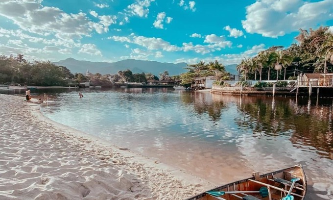 Barra do Una House | Paradise House Barra do Una on the banks of the River Una-25persons