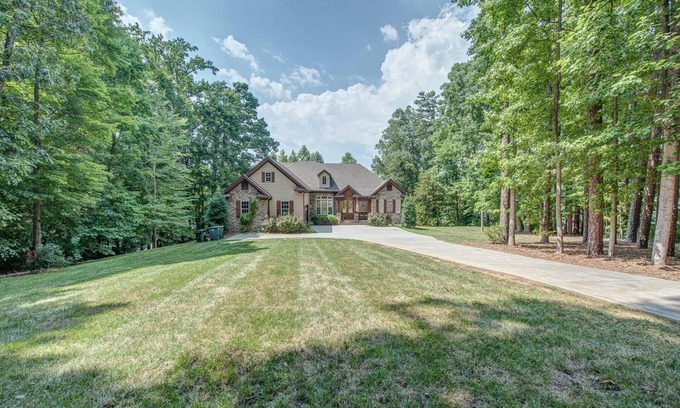 Belmont House | Paradise in front of the lake