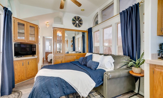 Lake Havasu City House | Paradise Island, Lakefront, free boat launch and boat/trailer parking