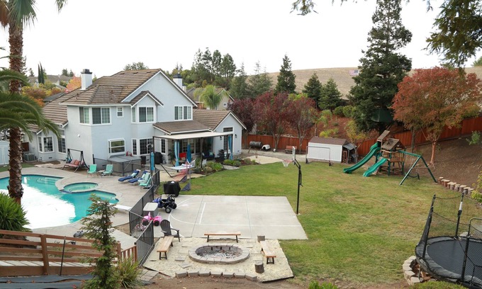 Livermore House | Paradise Next Door 🌴