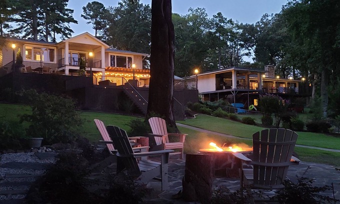 Rockwell House | "Paradise Palms" Luxurious home on Lake Hamilton