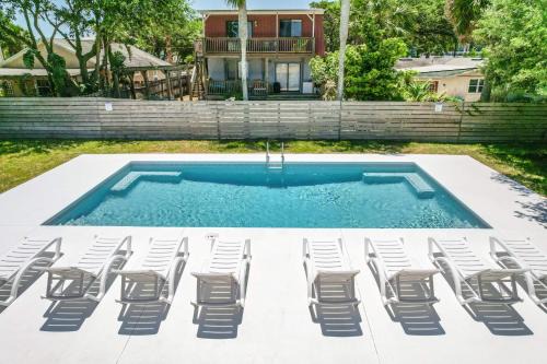 Coquina Gables Apartment | Paradise Palms- Tropic Suite- Pool - Steps to Ocean - 10 min to Downtown
