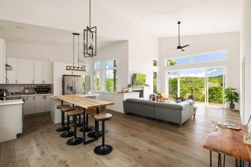 Young Harris House | Paradise View 4br Fall Retreat Firepit Dogs