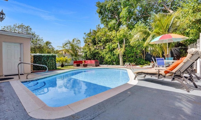 Hallandale Beach Villa | Paradise Villa With Heated Pool Close To Beach