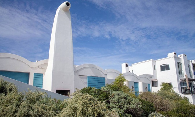 Paradise Beach House | Paradys Oceanfront Submarine-Style Holiday Home in Langebaan